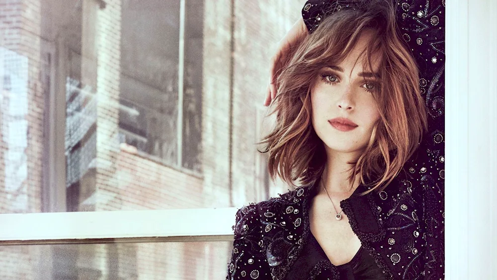 Dakota Johnson haircut