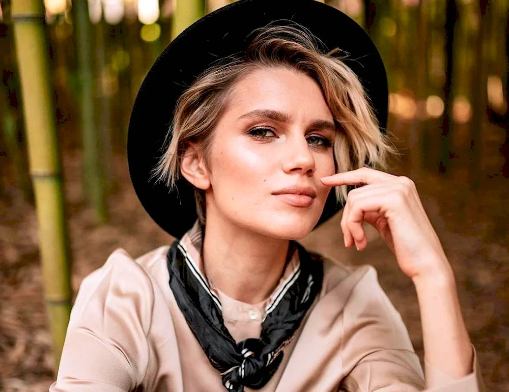 Darya Melnikova Melnikova haircut in Sovriy me
