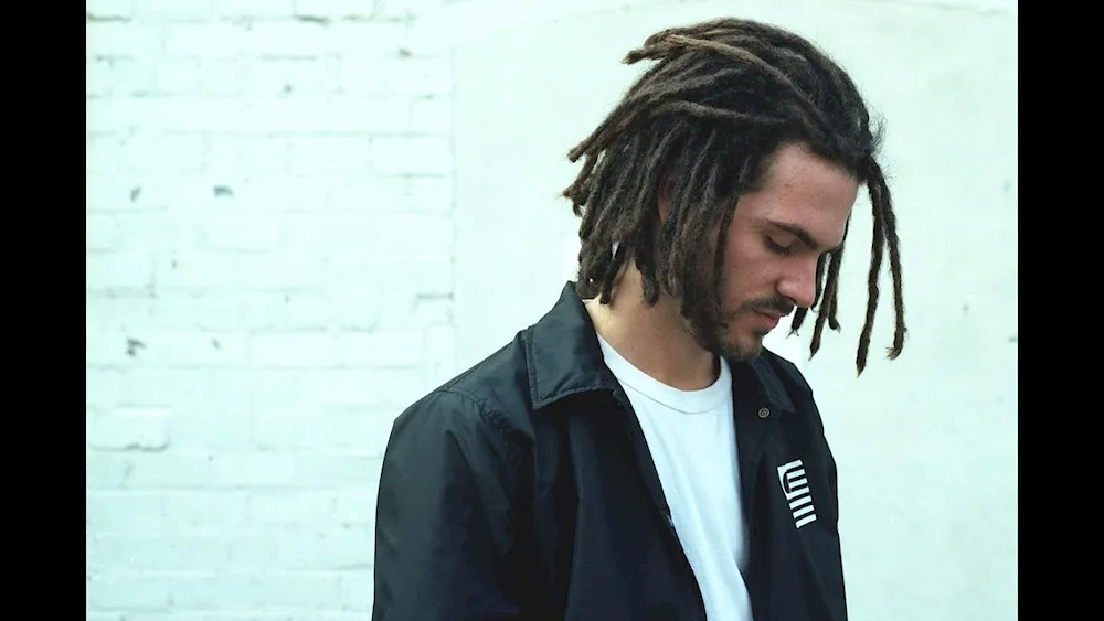 Short dreadlocks undercat women's