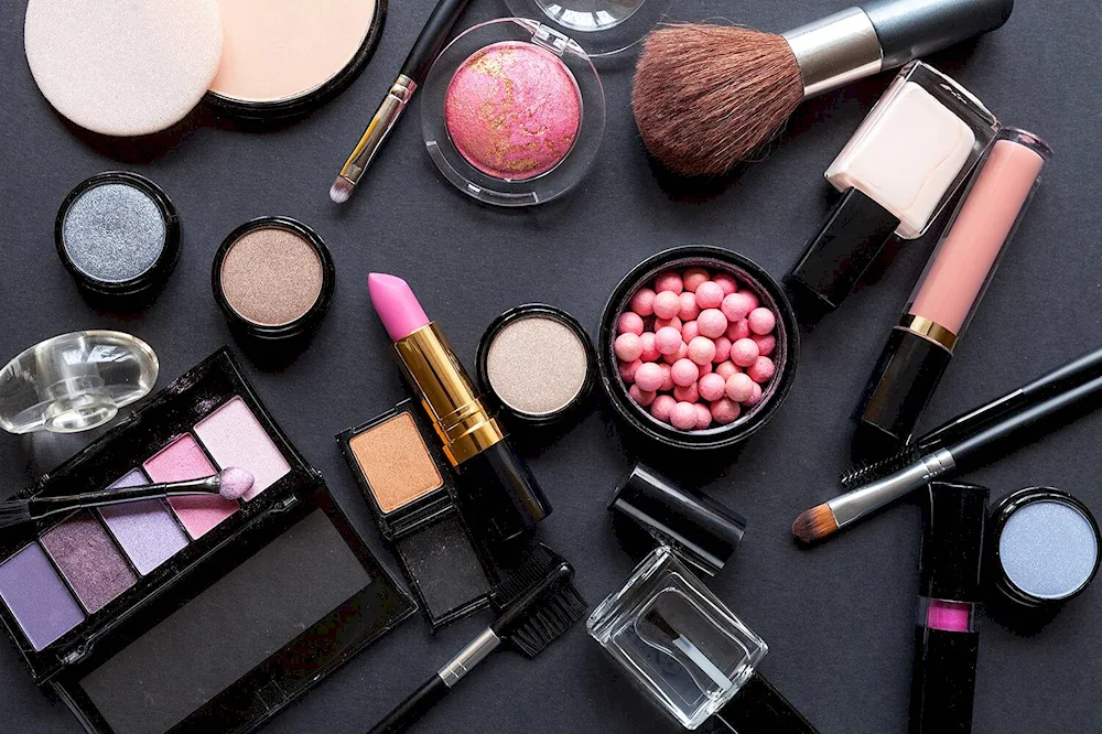 Decorative cosmetics