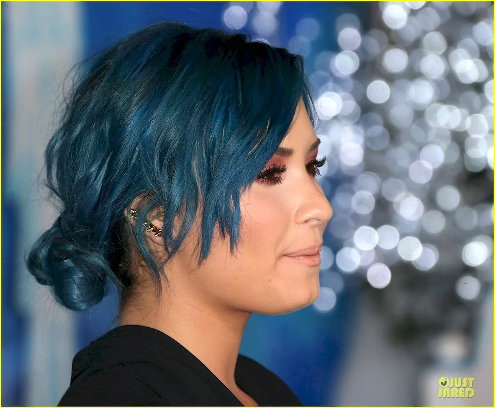 Demi Lovato haircuts