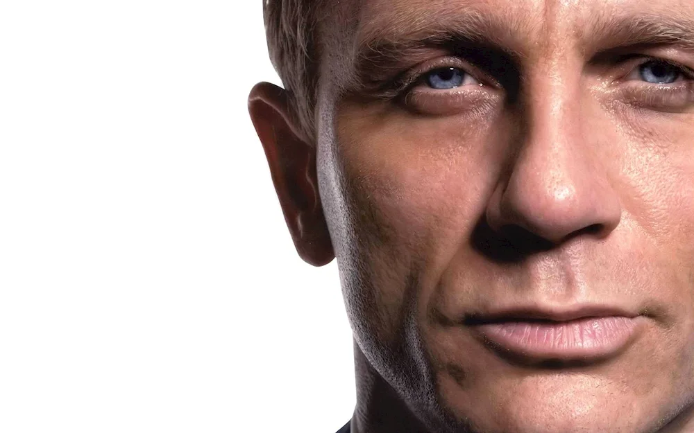 Daniel Craig