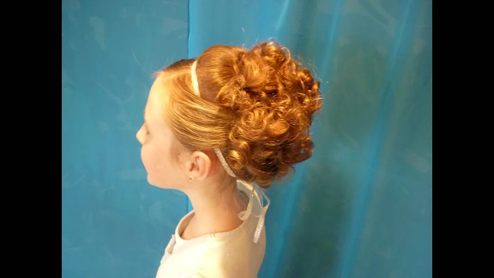 Girls‘ hairstyles for prom in kindergarten