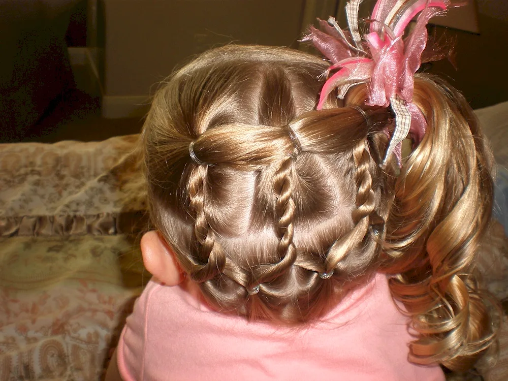 Girl hairstyles for kindergarten matinee