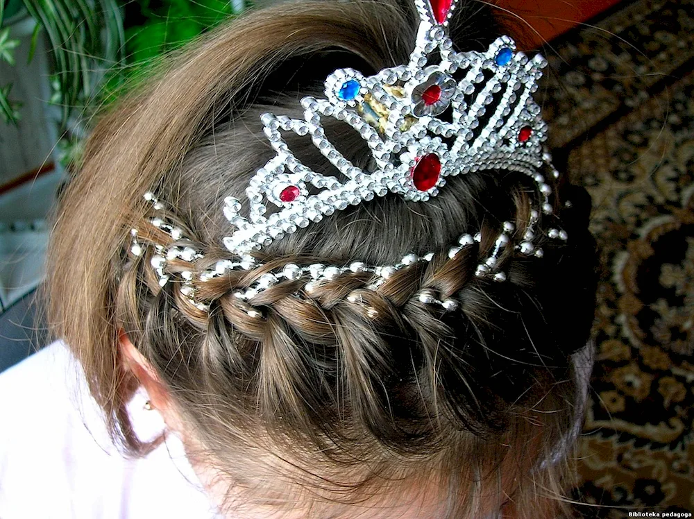 Children's hairstyles with crown