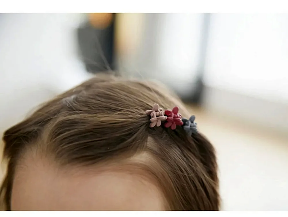 Children's hairstyles with crabby hairpins