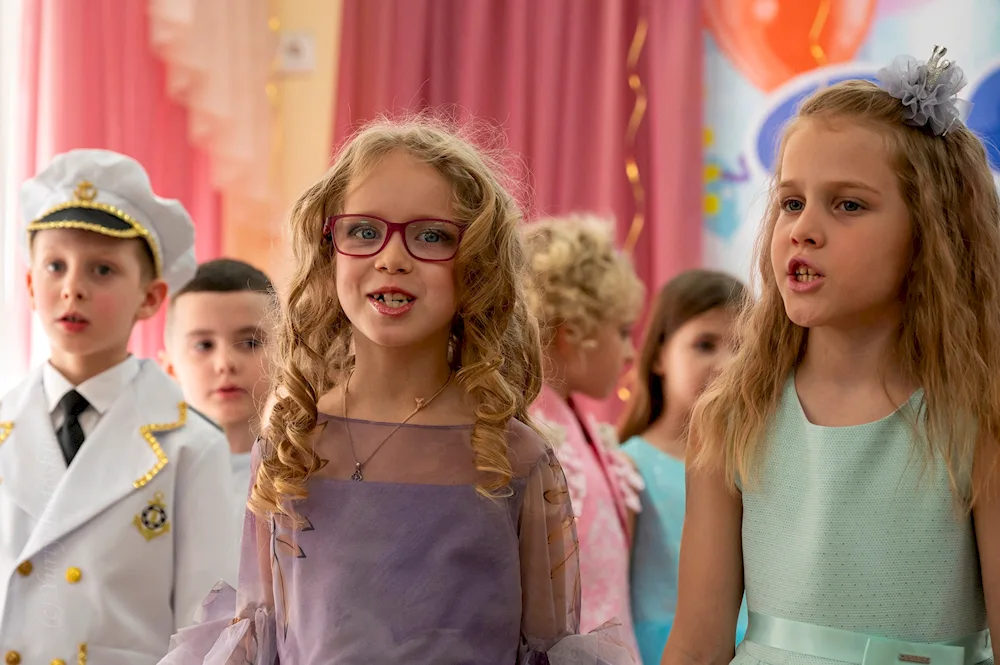 Bride's Hairstyle for Kindergarten Graduation