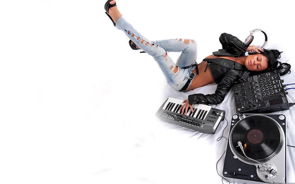Zoe Kravitz 2020 tunesmith