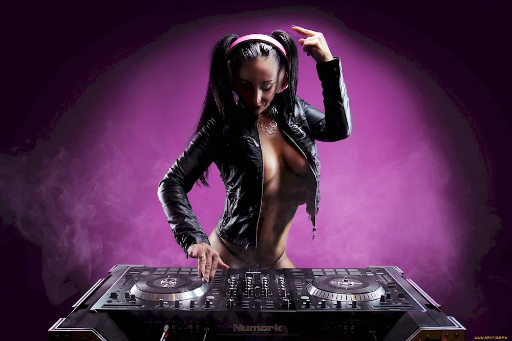 Girl DJ