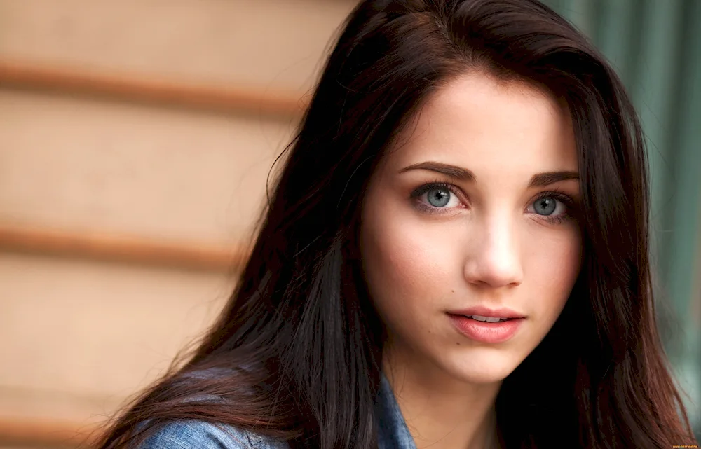 Girl Emily Rudd