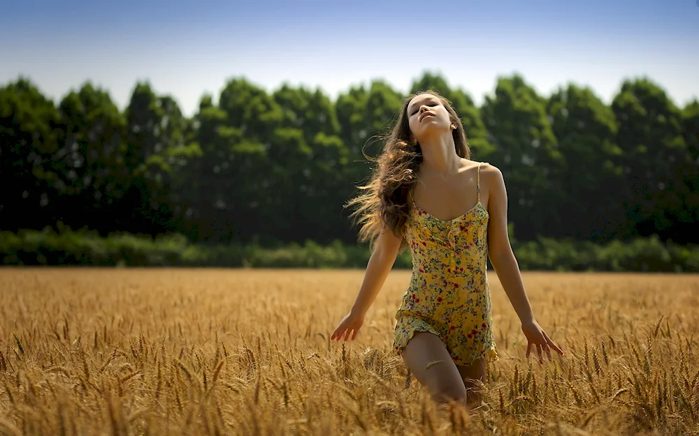 Summer girl photo shoot in nature