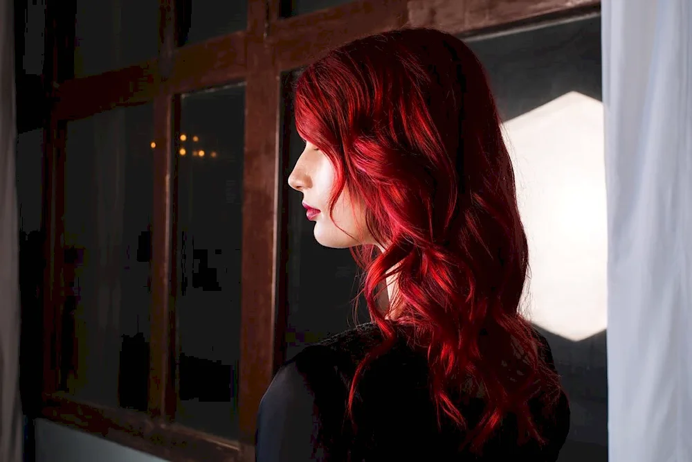 Fashionable colouring on dark hair