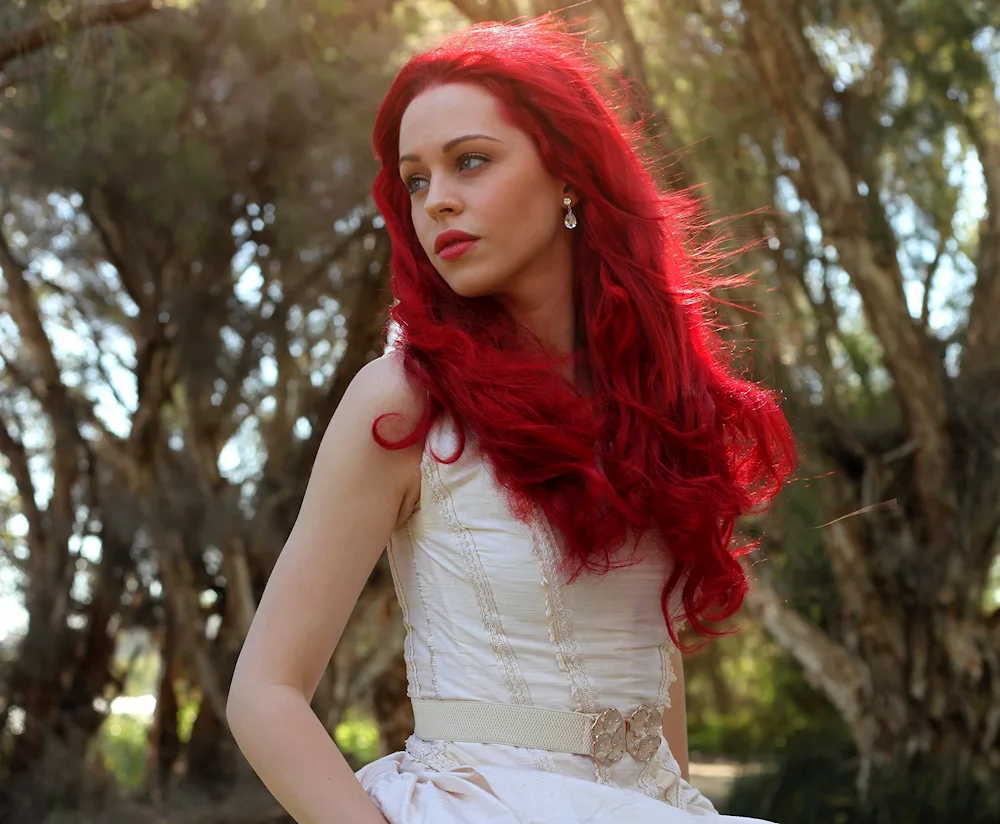 Hidden hair colouring on dark hair