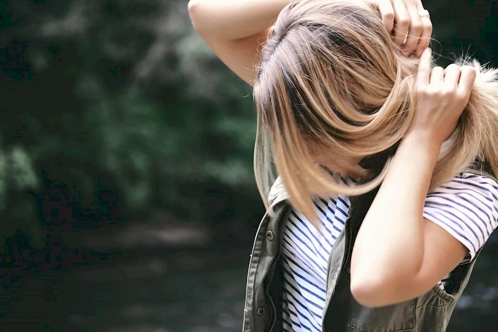 Girl with melting hair with melodised hair