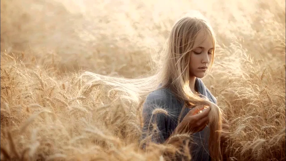 Yulia blonde