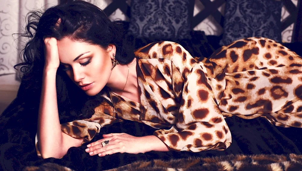 Girlfriend in leopard