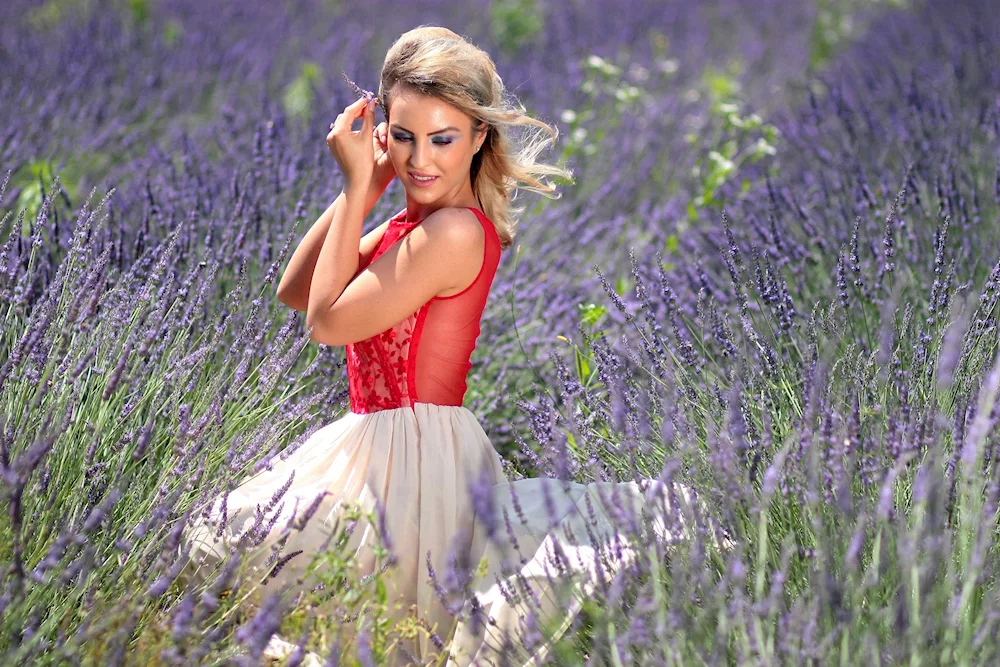 Photoshoot of girl in nature