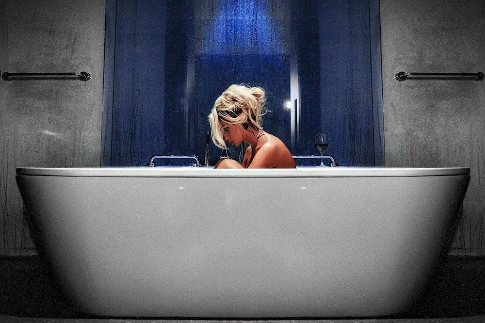 Beauty girl in the bathtub