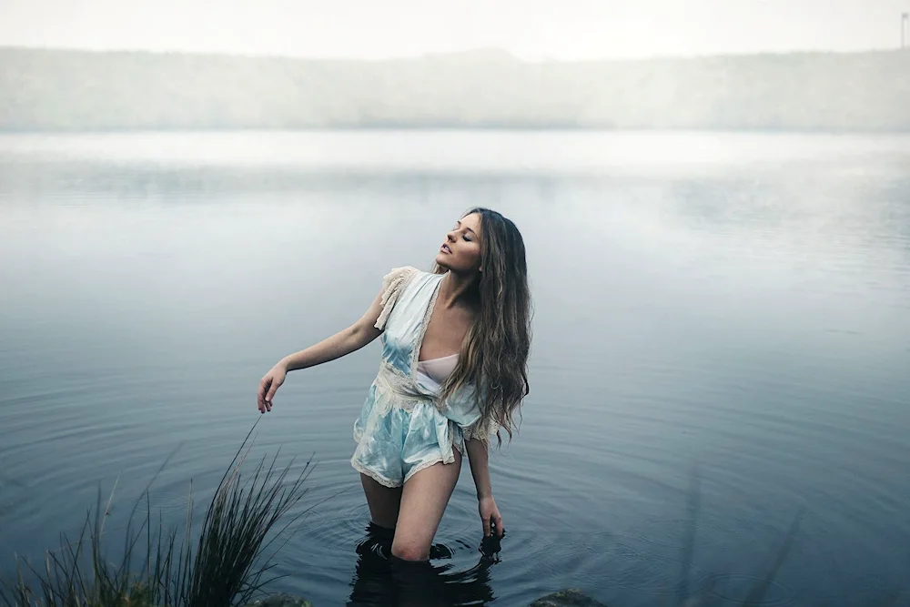 Vera Kotelnikova photo shoot in the swamp