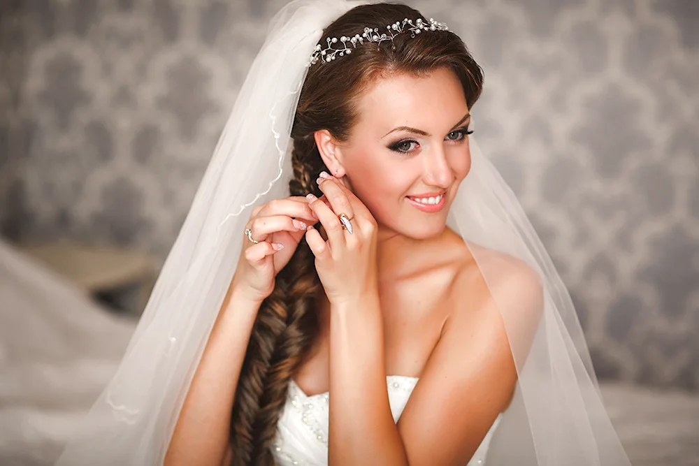 Diadema with veil for bride