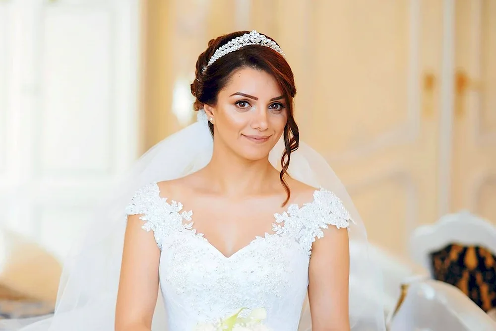 Diadema with veil for the bride