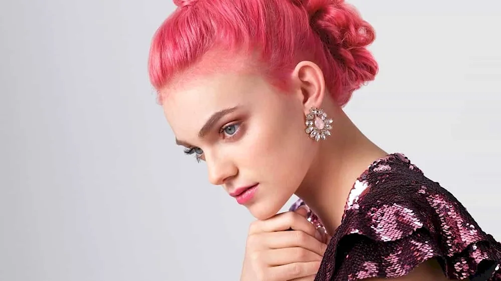 Diana Aster with pink hair