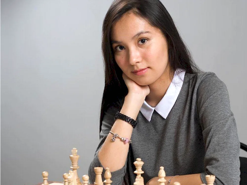 Dinara Saduakasova chess