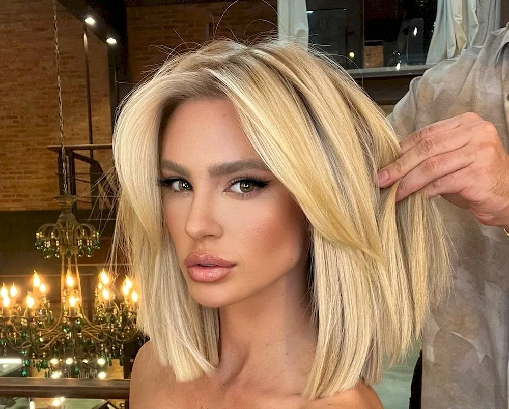 Long bob blonde