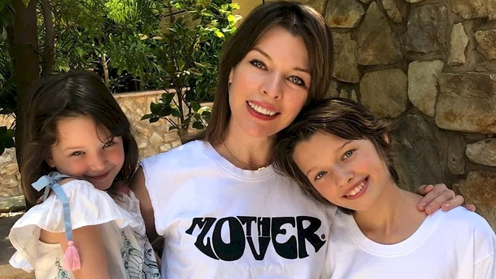 Milla Jovovich and her daughter