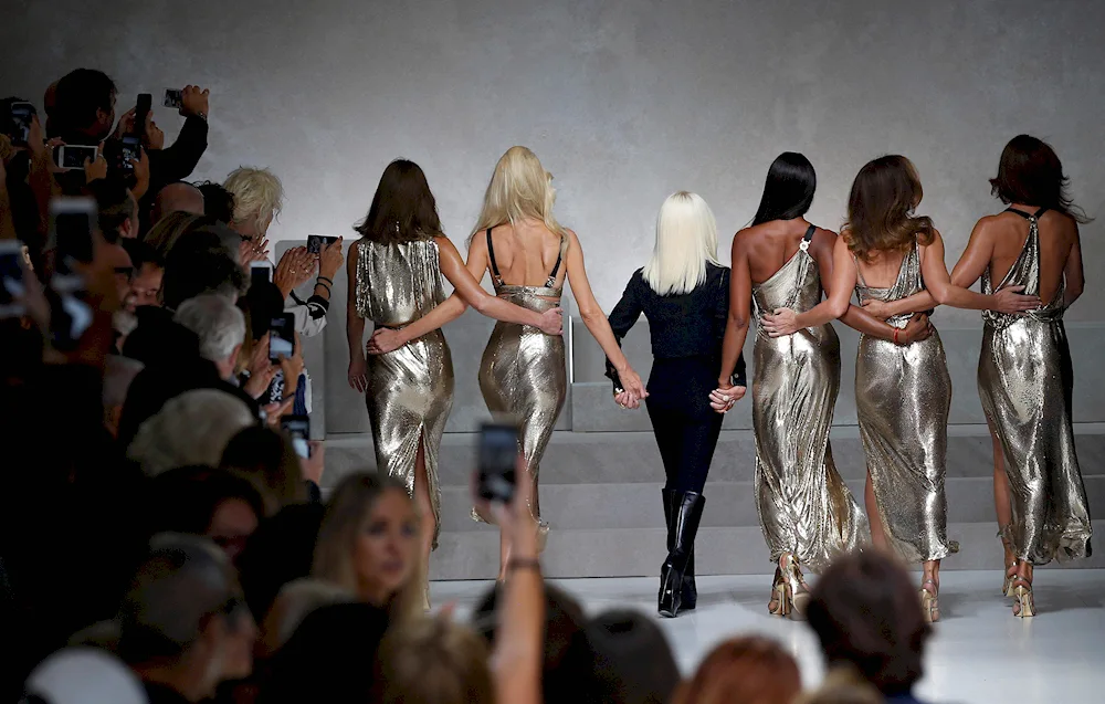 Donatella Versace 90s model show