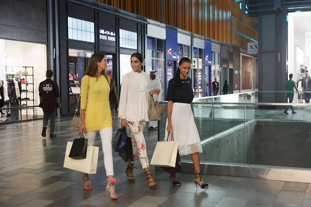 Dubai clothing for women tourists