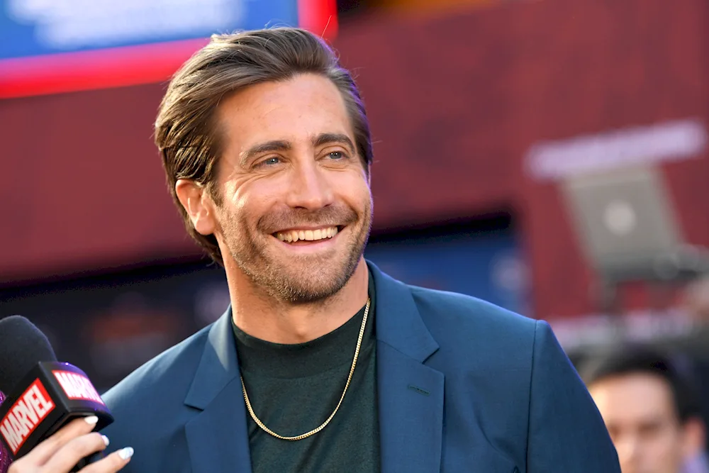 Jake Gyllenhaal with a beard