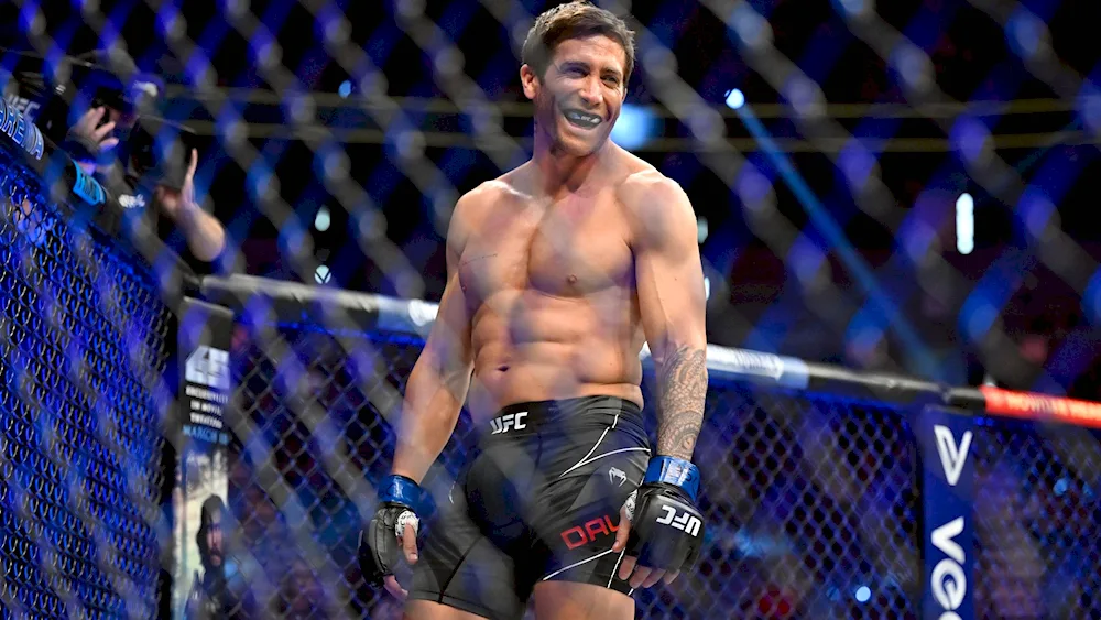 Jake Gyllenhaal Lefty