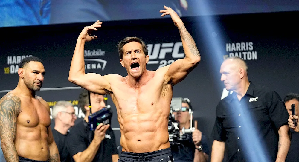 Jake Gyllenhaal Lefty