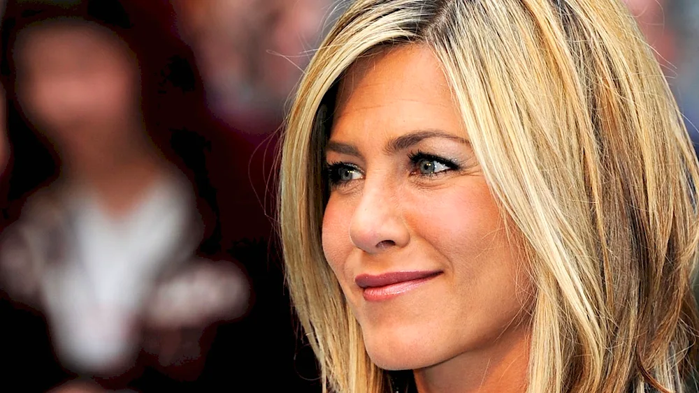 Jennifer Aniston hair colour