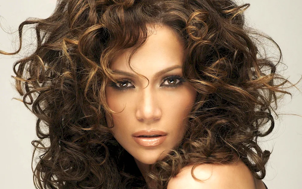 Jennifer Lopez curly