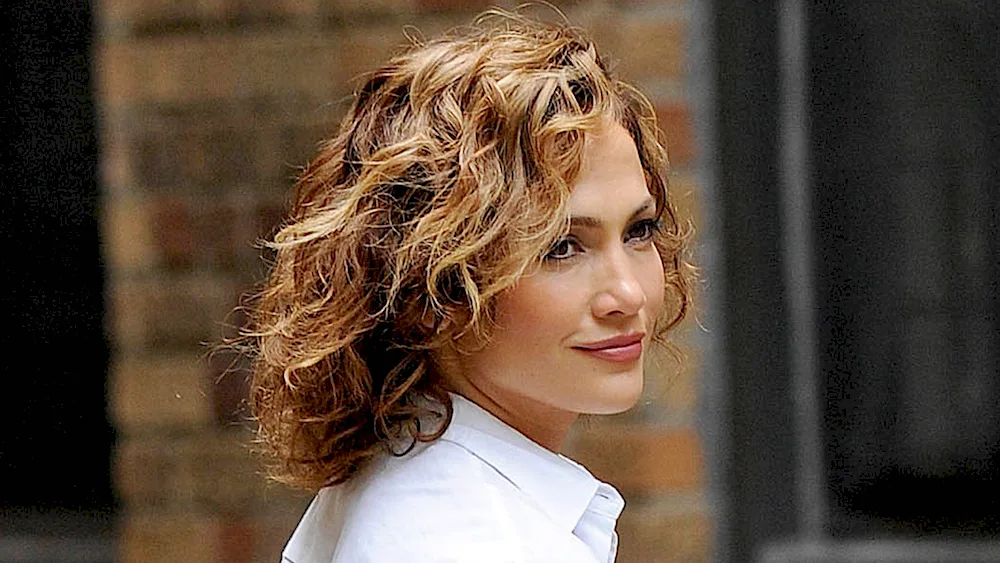 Jennifer Lopez with wavy hair