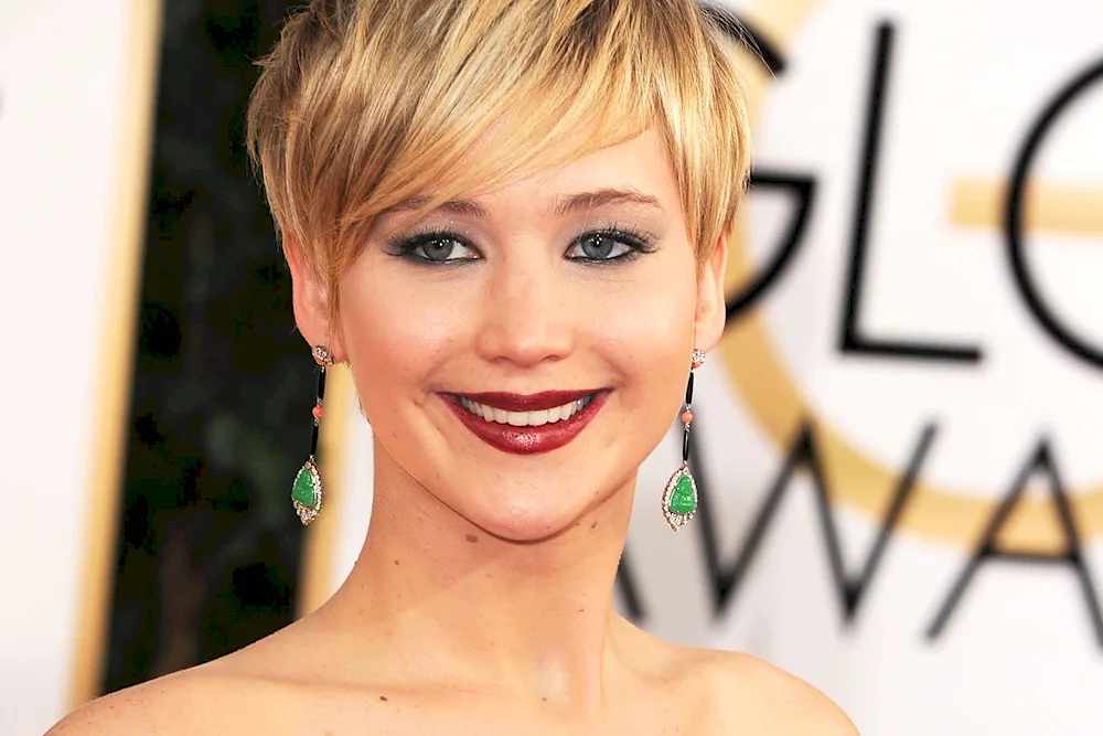 Jennifer Lawrence short pixie haircut
