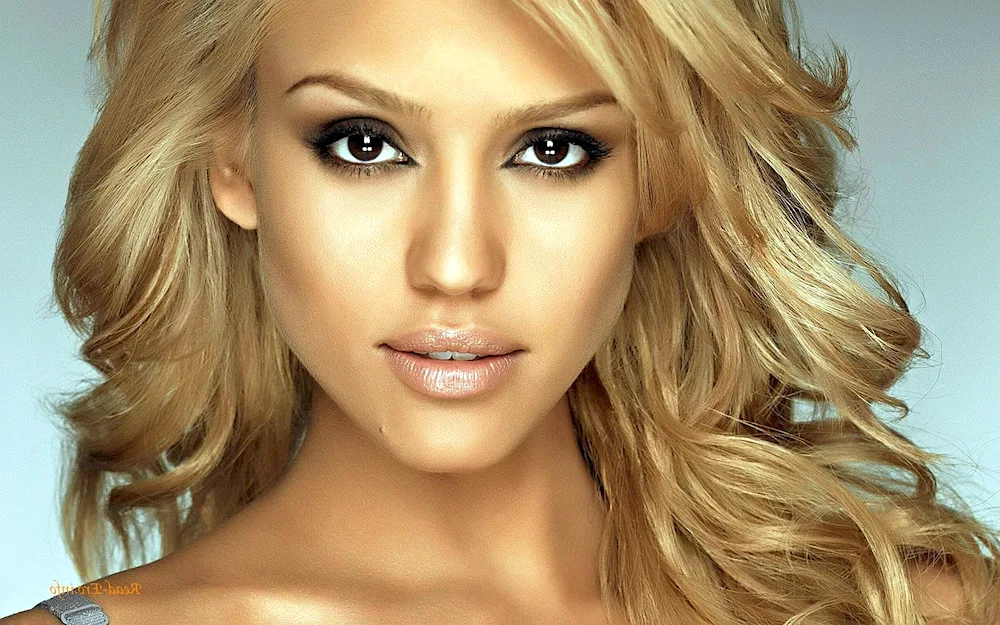 Jessica Alba blonde green eyes