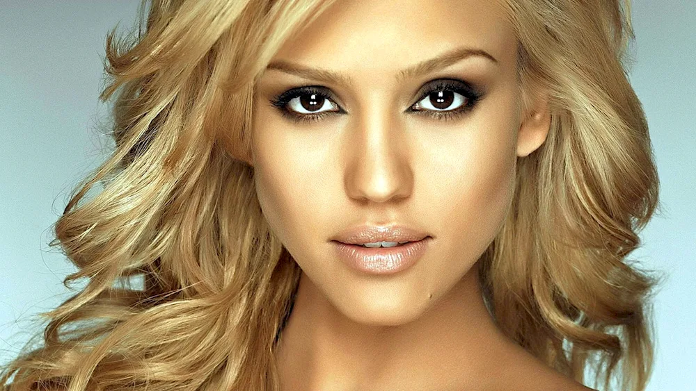 Jessica Alba blonde