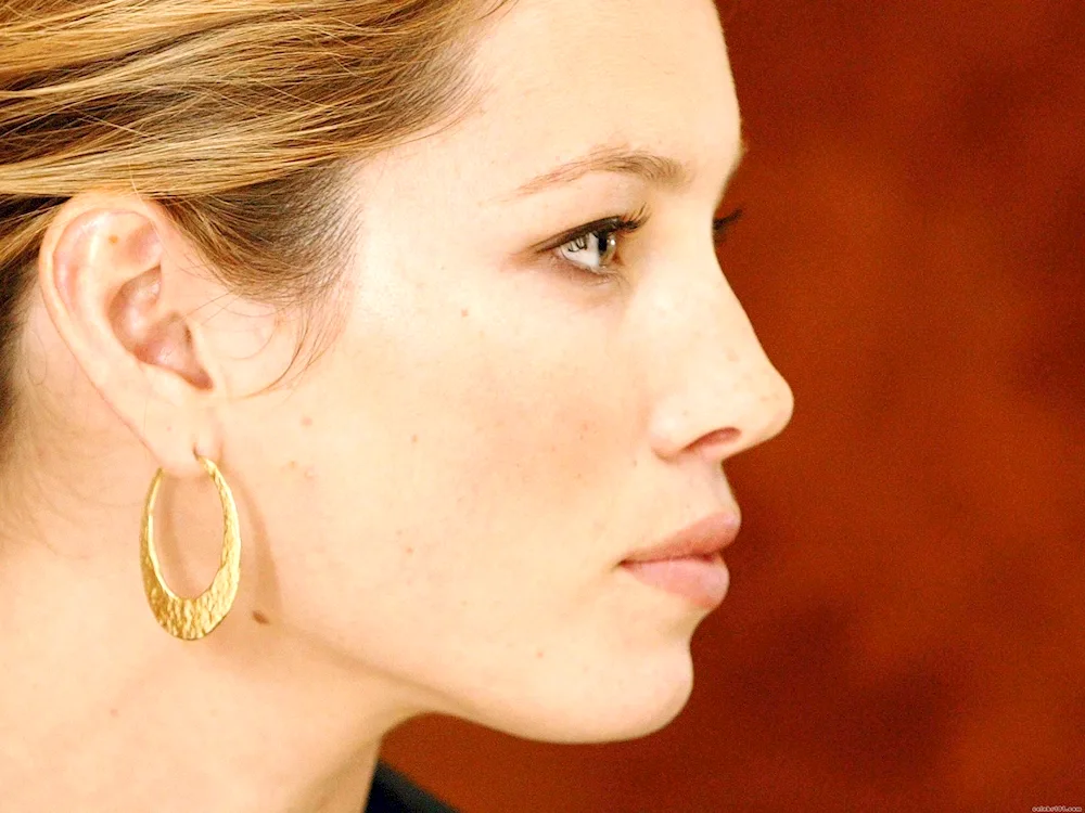 Jessica Biel in profile