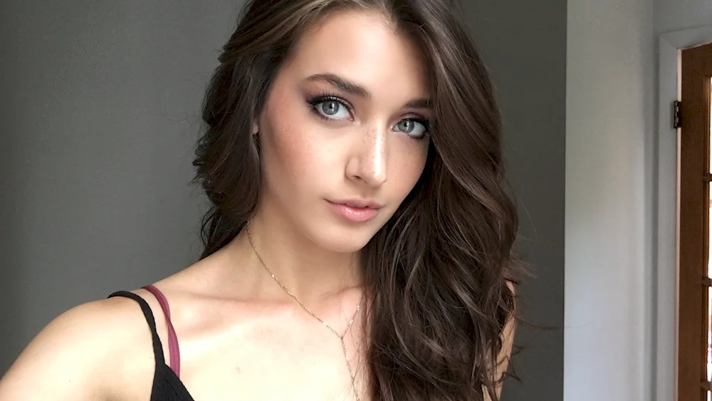 Jessica Clements selfies