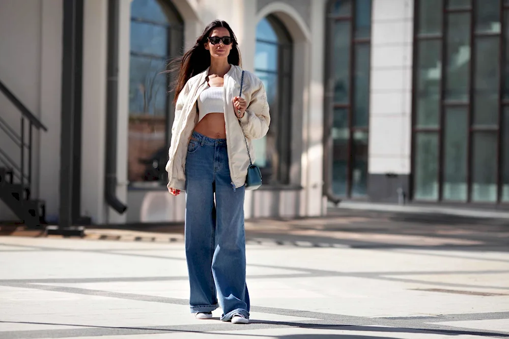 A look with beige trousers