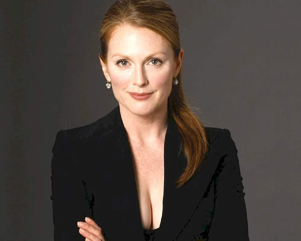 Julianne Moore in Triumph