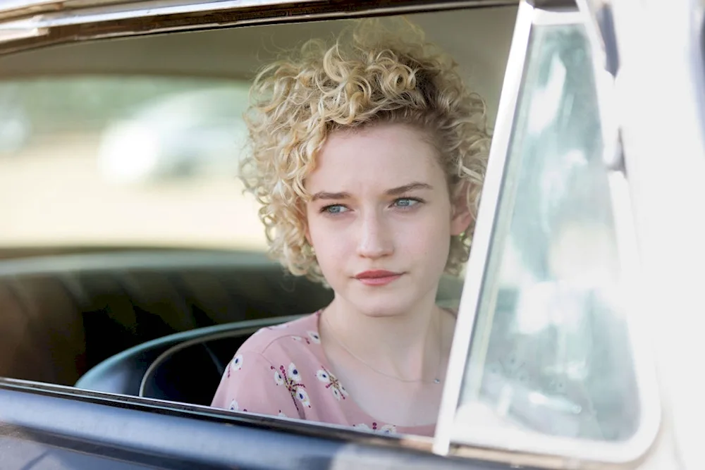 Julia Garner