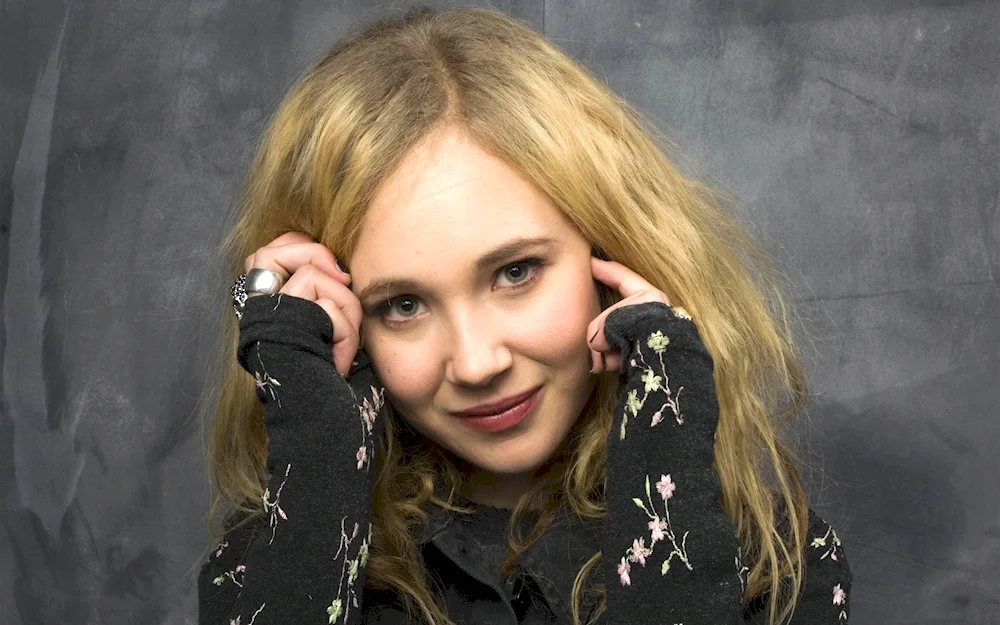 Juno Temple 2022