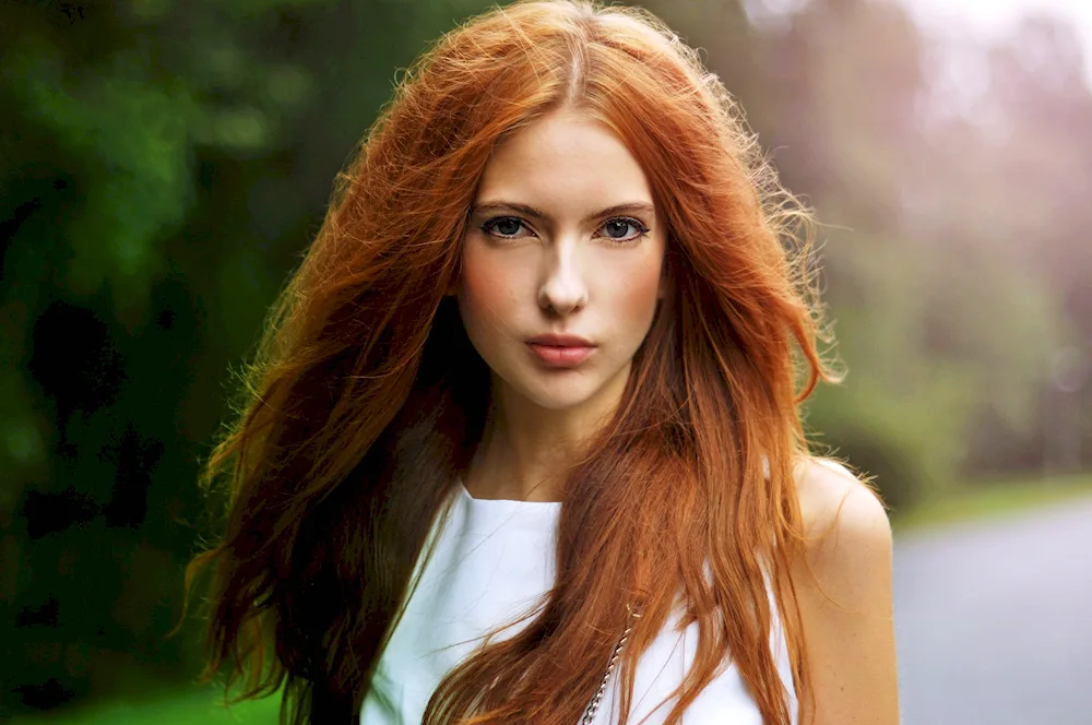 Hnail dyed hair