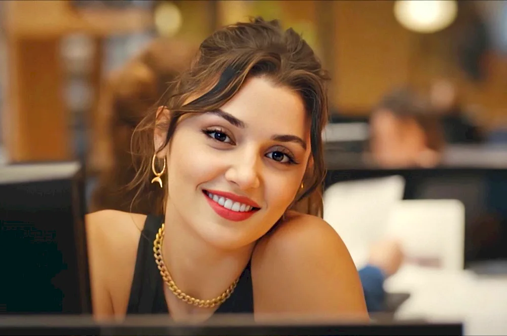 Hande Erçel Eda.