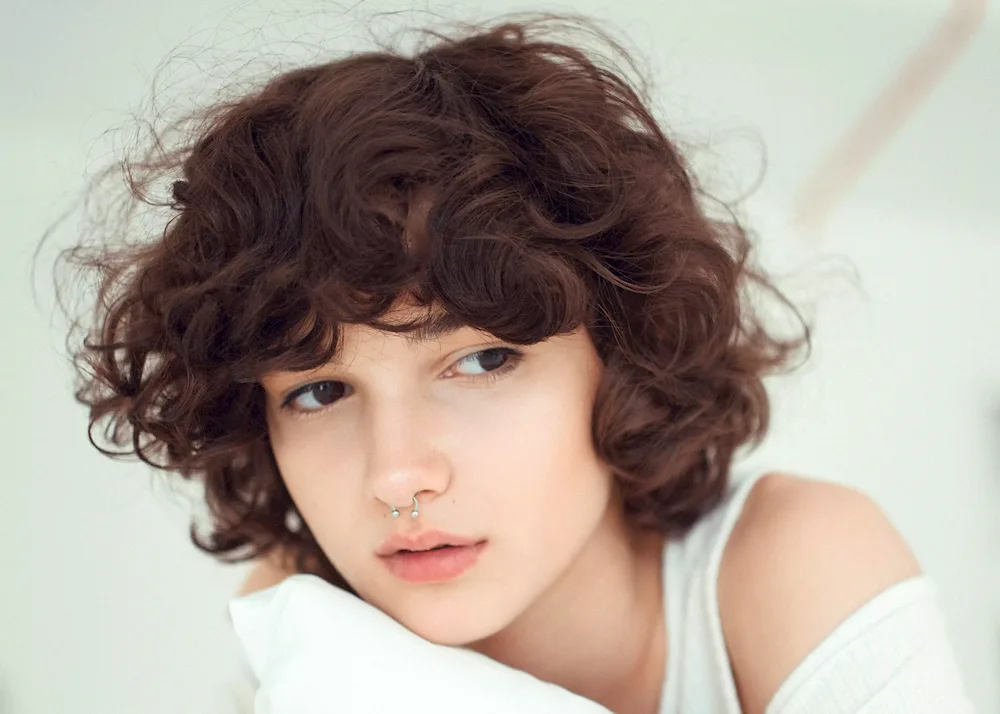 Eda Yildiz with fringes curly