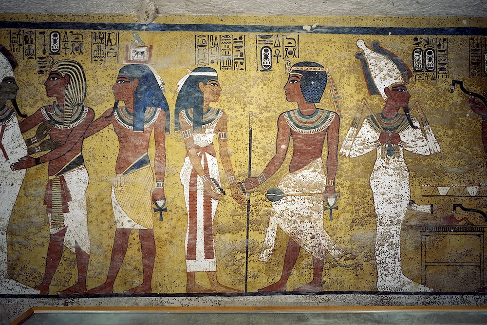 Egyptian pharaoh frescoes Tutankhamun